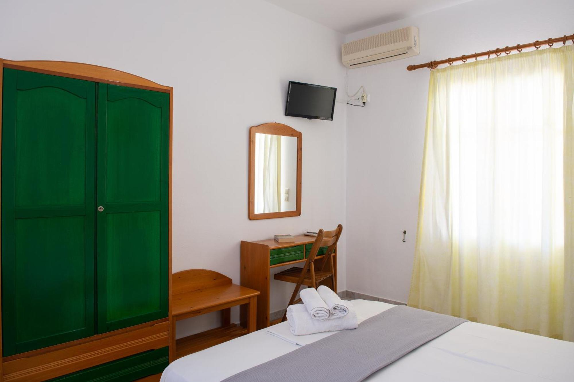 Morpheas Pension Rooms & Apartments Kamáresz Szoba fotó